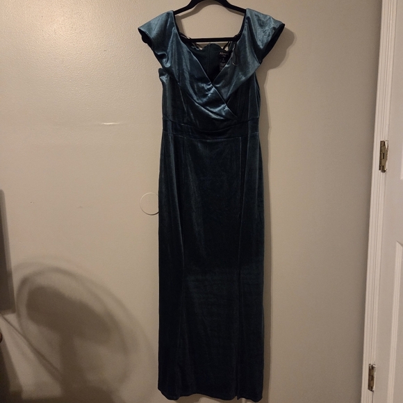 ALEXA B Nites Women's Green Elegant Velvet Cocktail Formal Maxi Dress. 12 Fairy - Picture 2 of 8